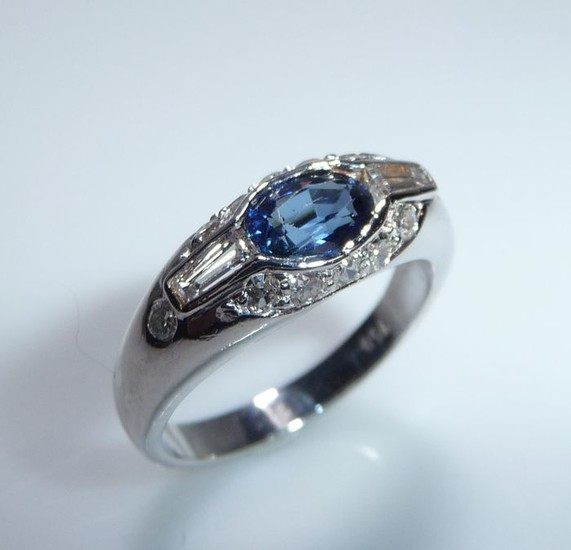 18 kt. White gold - Ring - 0.70 ct Sapphire - Diamonds 0.55 ct.