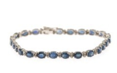 1918/1123 - A sapphire and diamond bracelet set with numerous oval-cut sapphires totalling app. 11.52 ct. and numerous single-cut diamonds, mounted in 18k white gold.