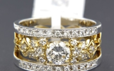 IGI JEWEL REPORT - 18 kt White gold ring with 35 brilliant cut diamonds 1.13 ct (centre stone 0.58 ct) F–G SI1/VS