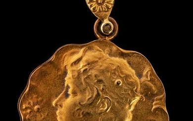 An Art Nouveau 15ct gold pendant locket depicting a