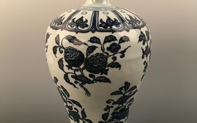 Chinese Blue-White 'Floral' Meiping Vase, Xuande Mark