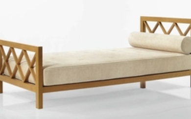 "CROISILLON" DAYBED, Jean Royère