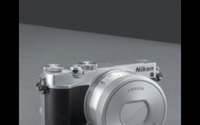NIKON Fotocamera digitale modello J5, PD zoom 10-30 (f...