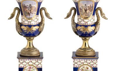 Paar Vasen im Klassizistischen Stil