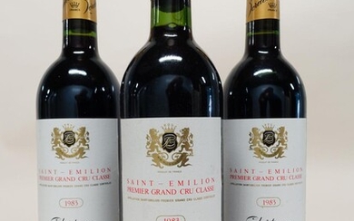 24 bouteilles CHÂTEAU BEAUSEJOUR BECOT 1983 1er GCC (B) Saint Emilion (étiquettes fanées)