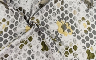 2.75 x 2.50 meters !!! Fantastic matelassé fabric with design beehive fabric, in green and yellow - Cotton, Resin/Polyester - Late 20th century