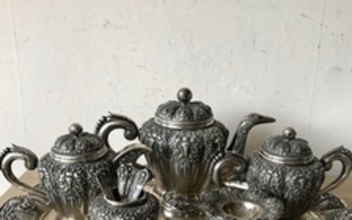 Coffee and tea service, Very large, heavy complete Djokja silver service - Silver - Indonesia - Early 20th century