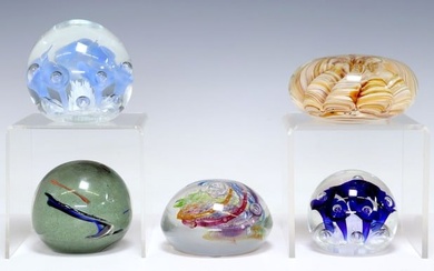 (5) ART GLASS PAPERWEIGHTS, JOE ST. CLAIR, JOE RICE, LEON APPLEBAUM