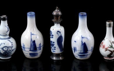 (-), 5 porseleinen snuffbottles/minatuur vazen, China 18e eeuw...