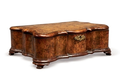 AN ANGLO-DUTCH INLAID WALNUT SERPENTINE LIDDED BOX, 18TH CENTURY