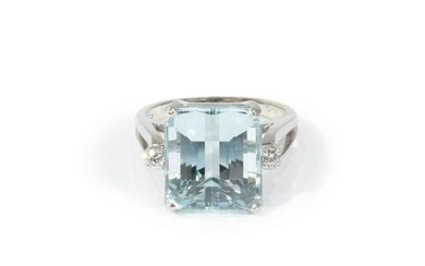 7.5 ct Aquamarine & Diamond Ring