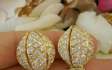 8.00 ct Pave Diamond Earrings with Rounds/Baguett; es