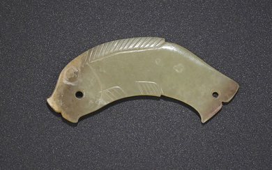 A PALE YELLOWISH-GREEN JADE FISH-FORM PENDANT, WESTERN ZHOU DYNASTY, 11TH-10TH CENTURY BC