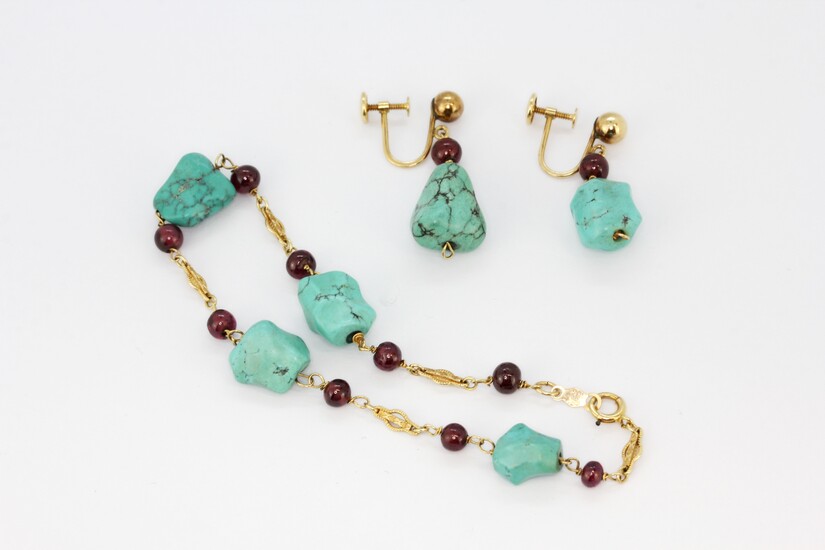 A 14ct yellow gold (stamped 14k) turquoise and garnet bracelet with matching 14ct gold screw back earrings.