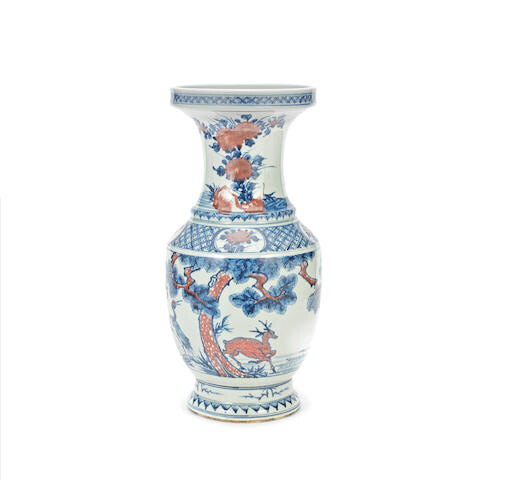 A BLUE AND WHITE AND COPPER-RED BALUSTER VASE