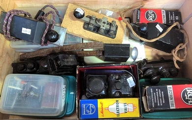 A BOX OF TELEGRAPH / MORSE CODE HANDSETS & ELECTRICAL SUNDRIES