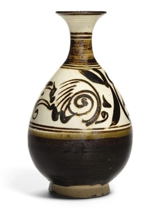 A BROWN-GLAZED BOTTLE VASE, YUHUCHUNPING SONG DYNASTY