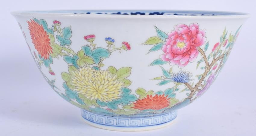 A CHINESE PORCELAIN FAMILLE ROSE BIRD BOWL. 16 cm wide.