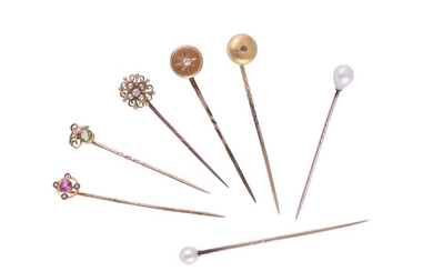 A COLLECTION OF EARLY 20TH CENTURY STICKPINS