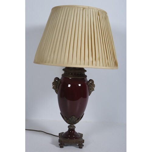 A CONTINENTAL PORCELAIN AND GILT BRASS TABLE LAMP of urn for...