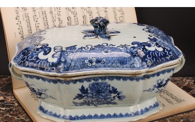 A Chinese Export porcelain canted shaped rectangular tureen ...