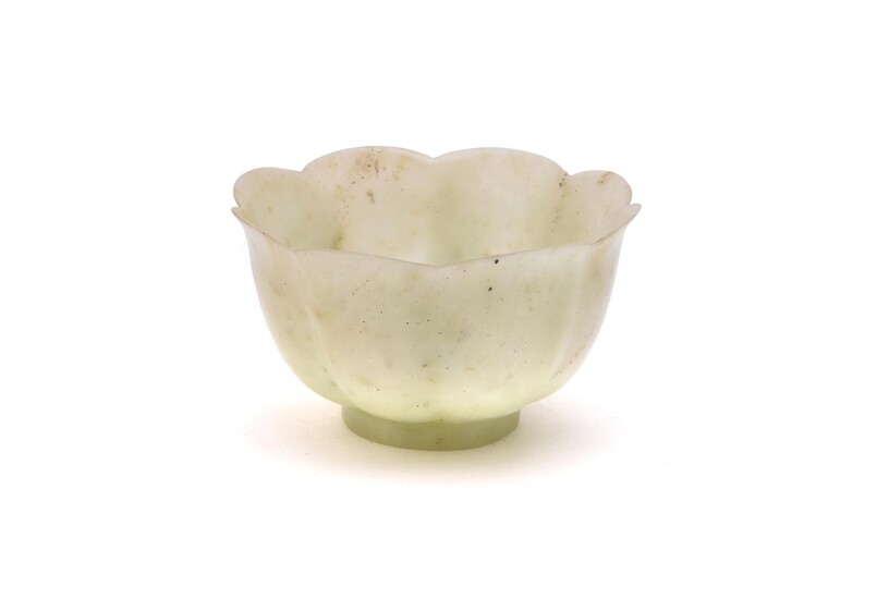 A Chinese Mughal style jade bowl