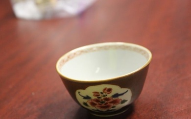 A Chinese Teadust or Caf? Au Lait Cup