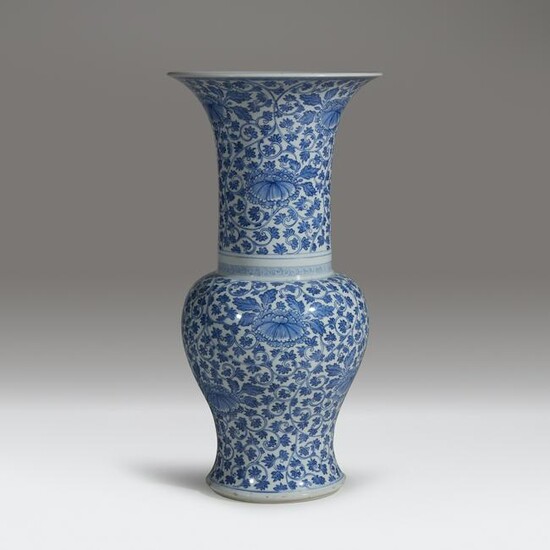 A Chinese blue and white porcelain "phoenix-tail" vase
