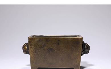 A Chinese bronze censor, 17TH/18TH Century Pr. Size:(Weight...