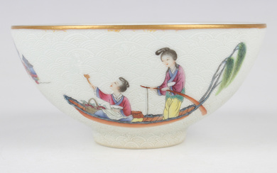 A Chinese famille rose porcelain circular bowl, mark of Daoguang but Republic period, the exterior e