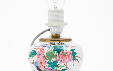 A Chinese porcelain urn, 20th century, converted into a table lamp.