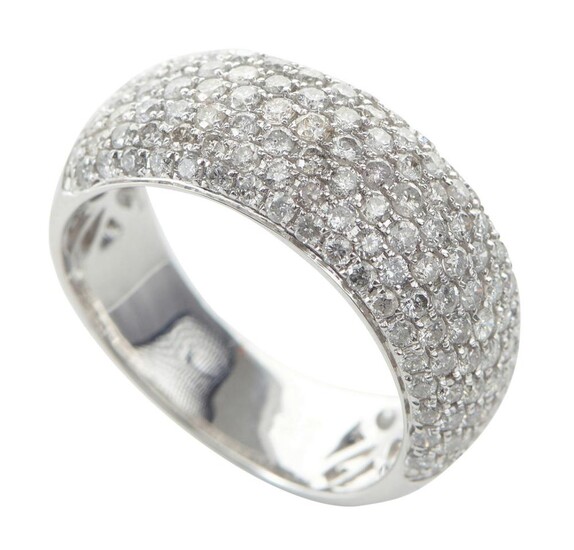 A DIAMOND PAVÉ RING IN 18CT WHITE GOLD, THE DIAMONDS TOTALLING 1.49CTS, SIZE M, 6.8GMS