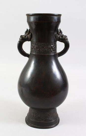 A GOOD 18TH / 19TH CENTURY CHINESE BRONZE TWIN HANDLED