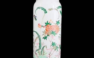 A Gorgeous Wucai 'Bird& Flower' Vase