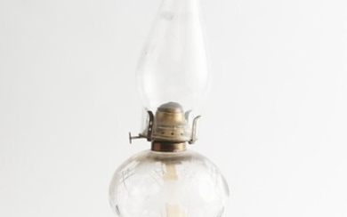 A KEROSENE LAMP, 55 CM TOTAL HEIGHT, LEONARD JOEL LOCAL DELIVERY SIZE: SMALL