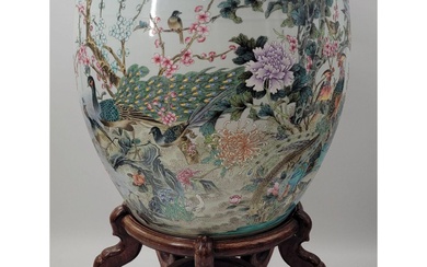 A Large Chinese Porcelain Fish Bowl / Planter Famille Rose Finely Painted 20th Century