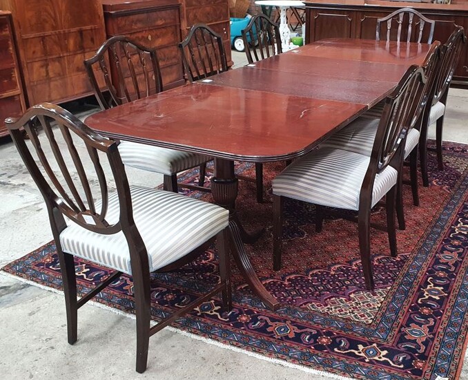 A MAHOGANY HEPPLEWHITE STYLE DINING SUITE