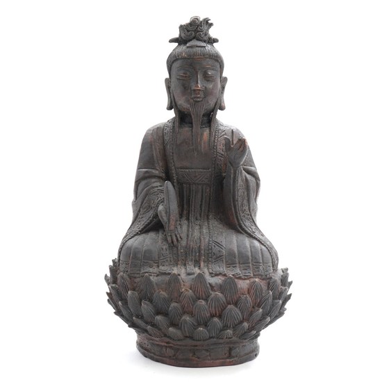 A Ming style patinated bronze figure of a Taoist goddess, seated at lotus throne. Presumably 20th century. H. 22 cm.