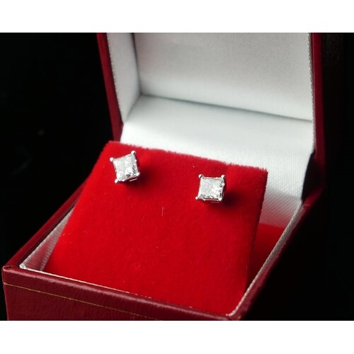 A PAIR OF 14CT WHITE GOLD AND PRINCESS CUT DIAMOND STUDS Scr...