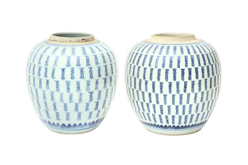 A PAIR OF CHINESE BLUE AND WHITE 'SHOU' JARS 清十八至十九世紀 青花「壽」字瓶一對