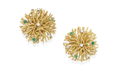 A PAIR OF GOLD, EMERALD AND DIAMOND EARCLIPS