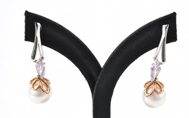 A PAIR OF KUNZITE AND SOUTH SEA PEARL EARRINGS IN TWO TONE 18CT GOLD