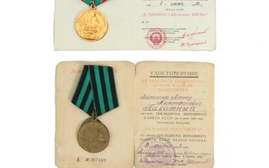 A SET OF RUSSIAN SOVIET MEDALS WITH DOCUMENTS