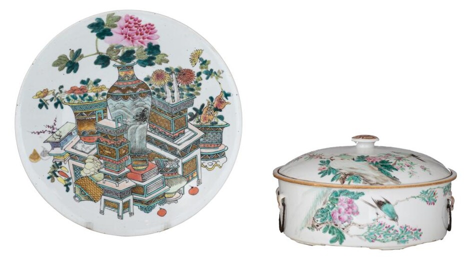 A collection of Chinese Republic period famille rose porcelain ware, ø plate 35 cm