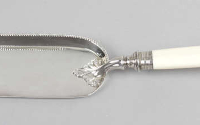 A late Victorian silver crumb scoop.