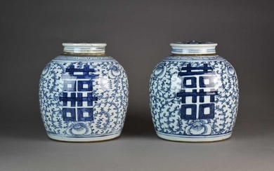 A pair of Chinese blue and white jars and covers, 19th century