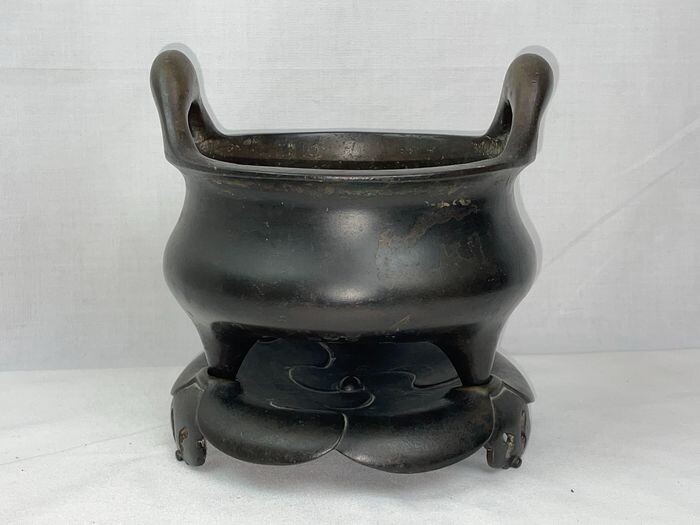 A set of incense burners (2) - bronze color - Bronze - incense burner - Een set wierookbranders - China - 19th century