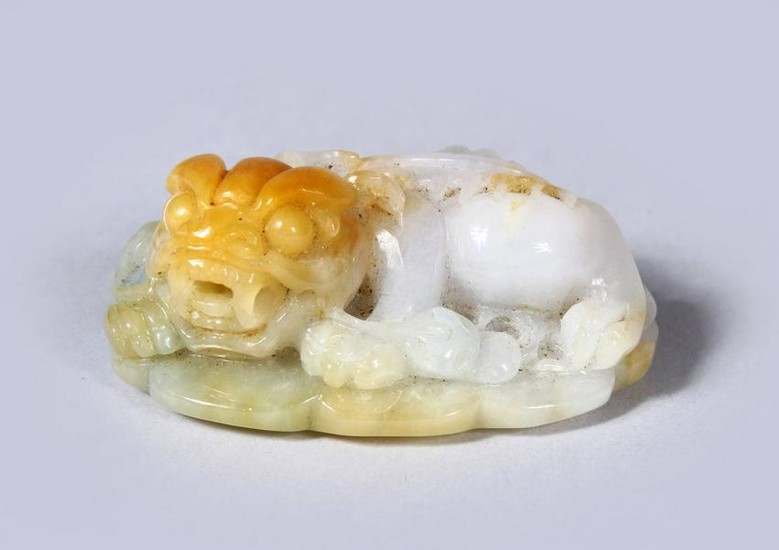 AN 18TH / 19TH CENTURY CHINESE CARVED WHITE JADE