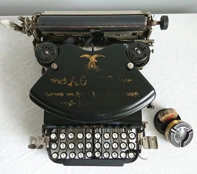 Adlerwerke. H. Kleyer AG - Adler Model nº7 - typewriter, 1910s and original ink ribbon - Iron (cast/wrought)