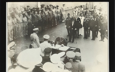 SOLD. An original b/w photograph of the American general Douglas MacArthur. – Bruun Rasmussen Auctioneers...
